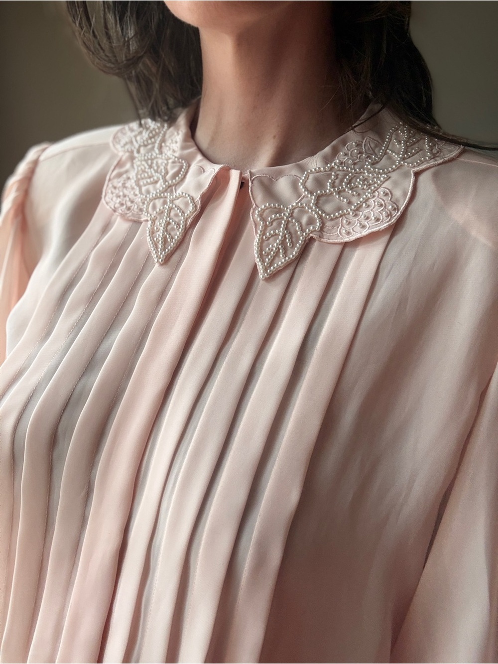 Vintage 80s Pink Pleated Secretary Blouse | Beaded Lace Collar Puff Sleeve | XL - Picture 4 of 10